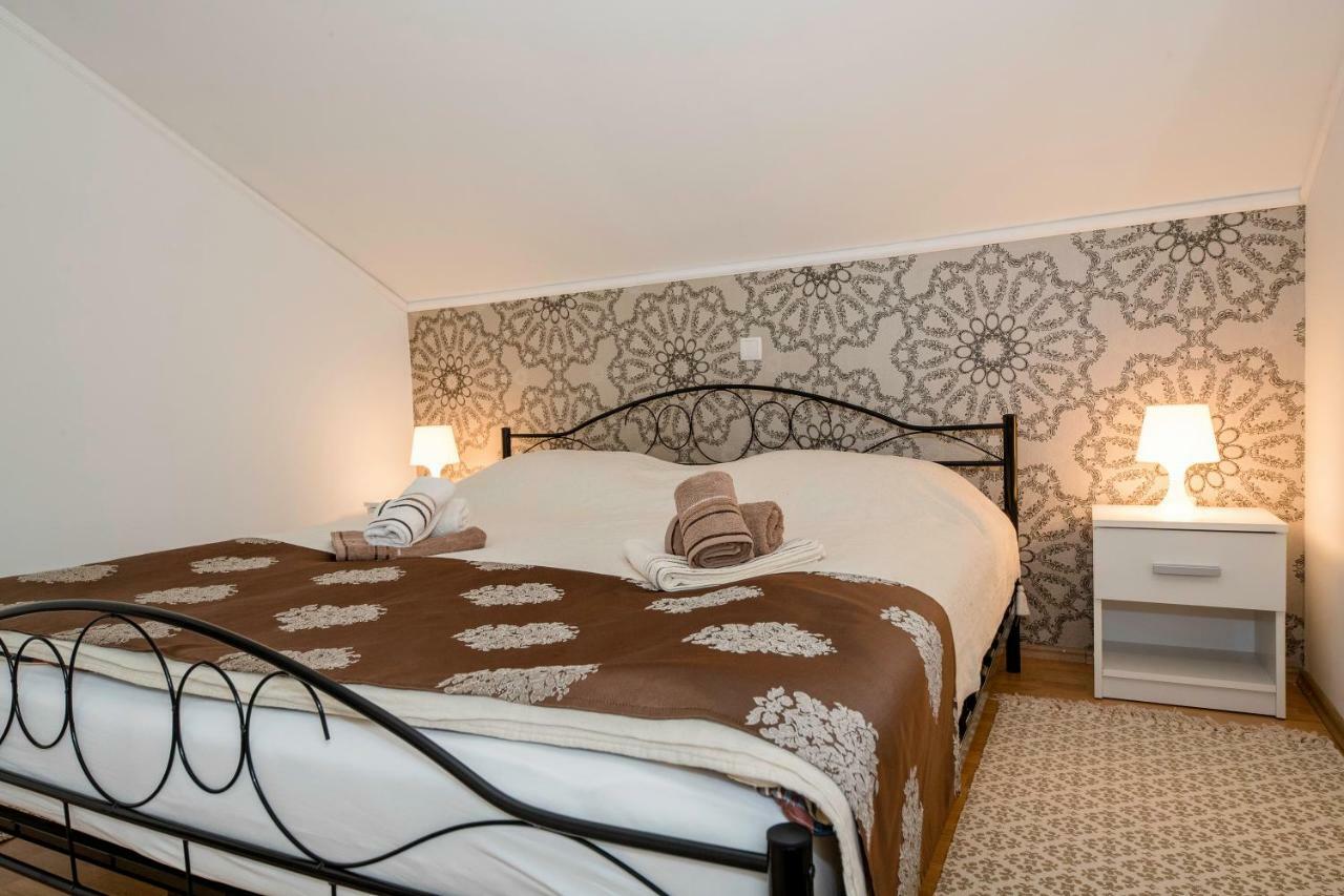 Apartmani Godinic Palit Экстерьер фото