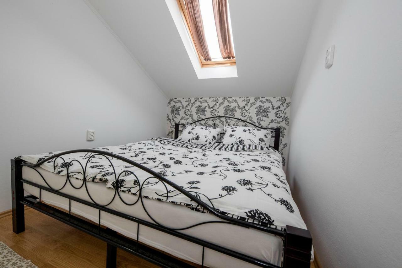 Apartmani Godinic Palit Экстерьер фото