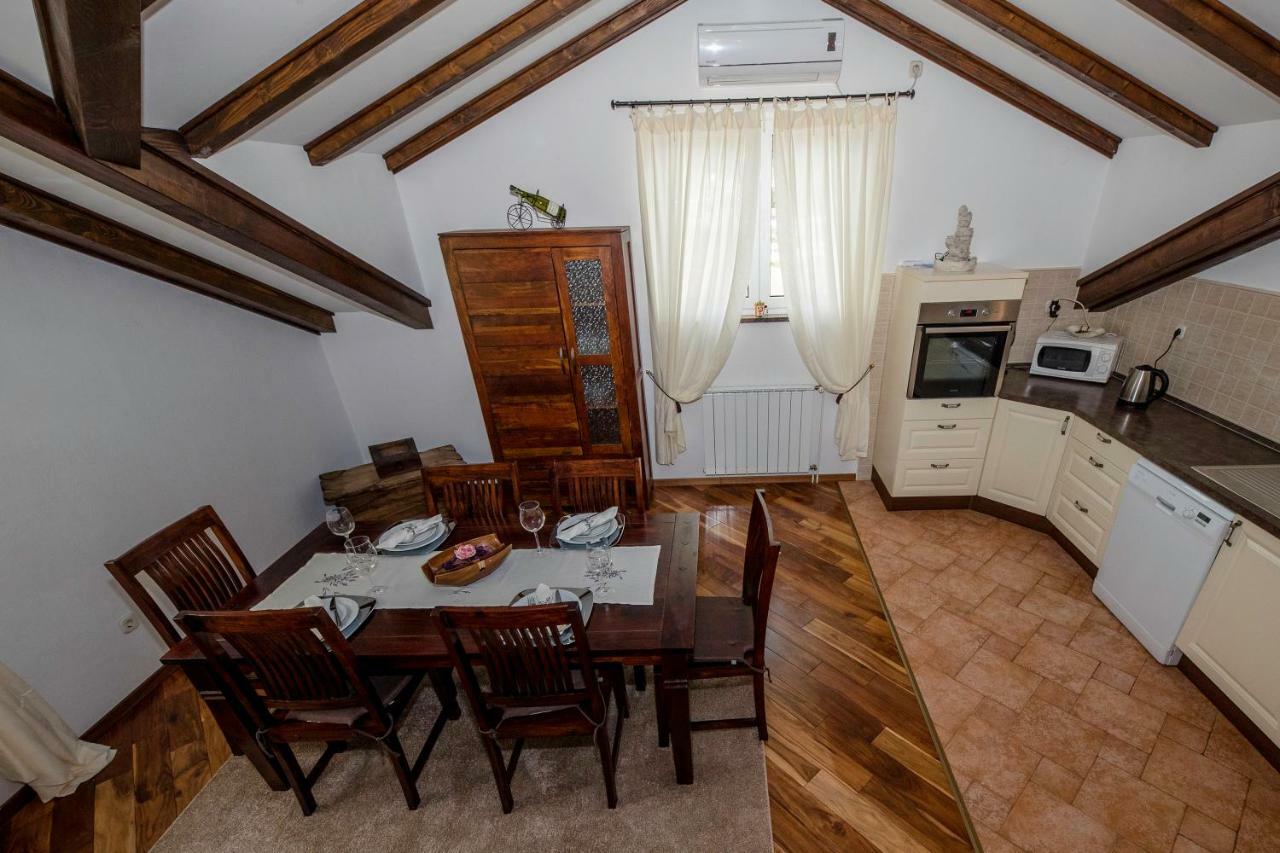 Apartmani Godinic Palit Экстерьер фото