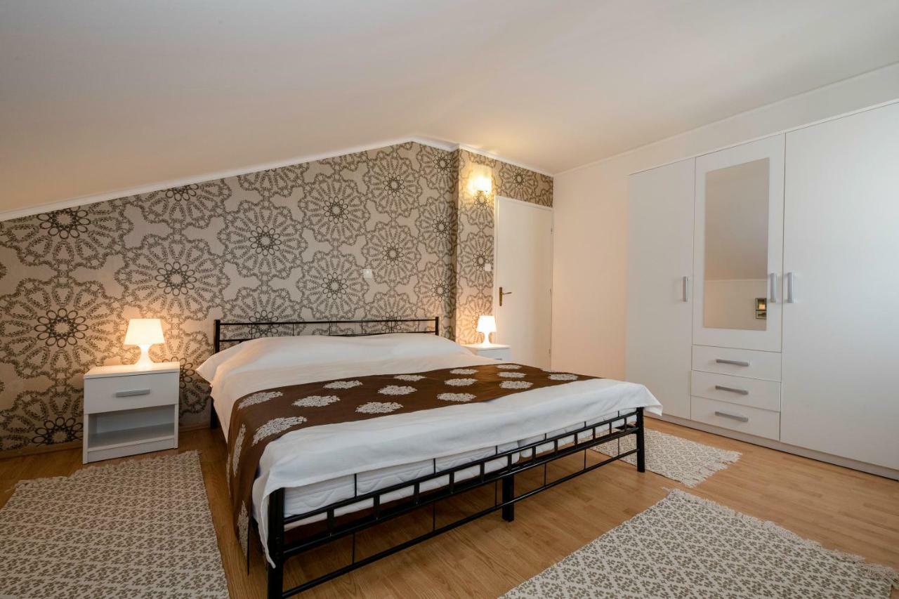 Apartmani Godinic Palit Экстерьер фото