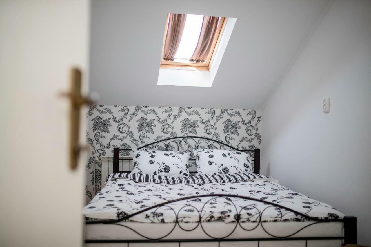 Apartmani Godinic Palit Экстерьер фото
