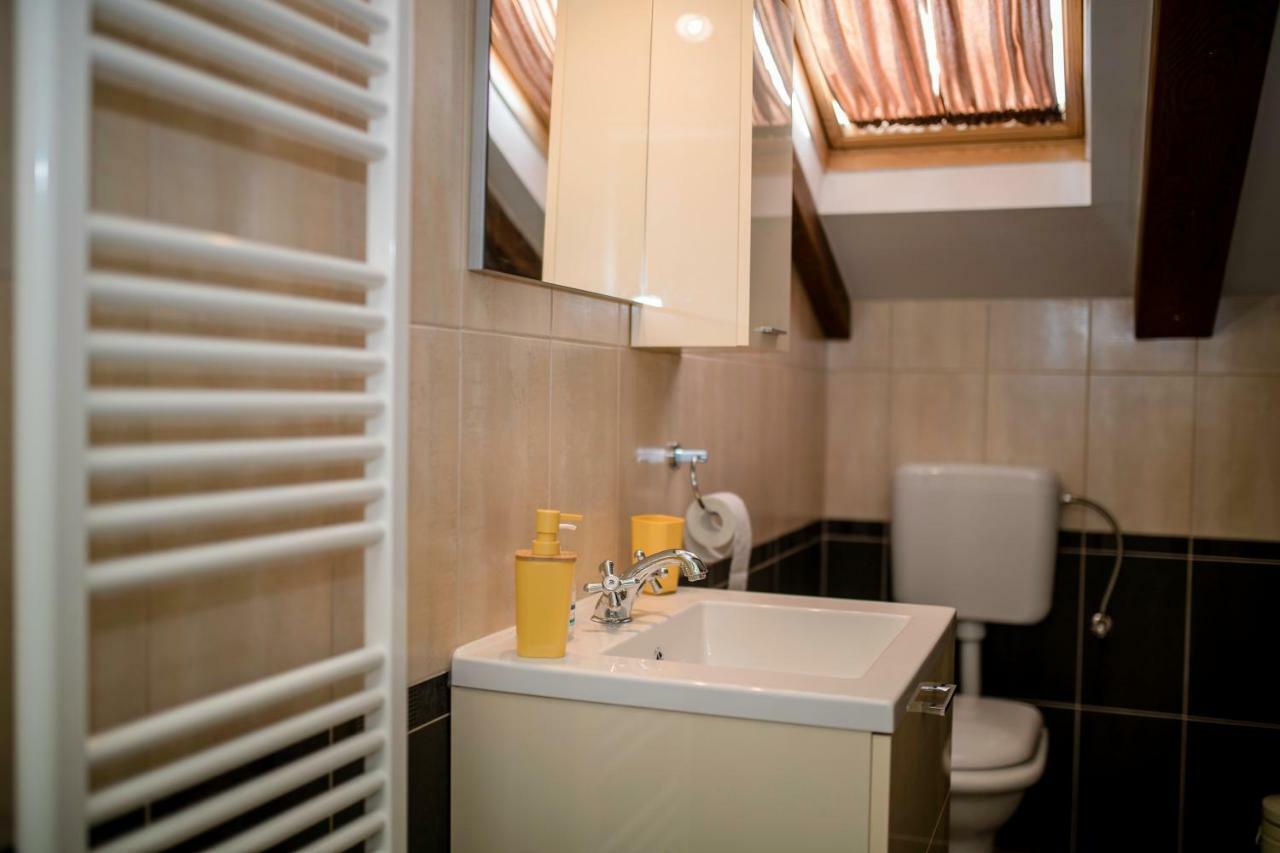 Apartmani Godinic Palit Экстерьер фото