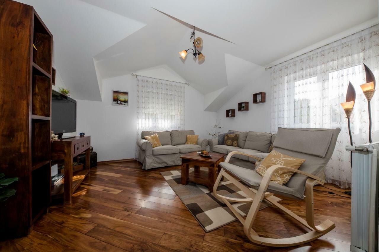 Apartmani Godinic Palit Экстерьер фото